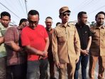 Anggota DPR-RI Fraksi Partai Demokrasi Indonesia (PDI) Perjuangan Jamaluddin Idham, meninjau lokasi jalan utama tersebut bersama Bupati, Wabup Kadis PUPR.